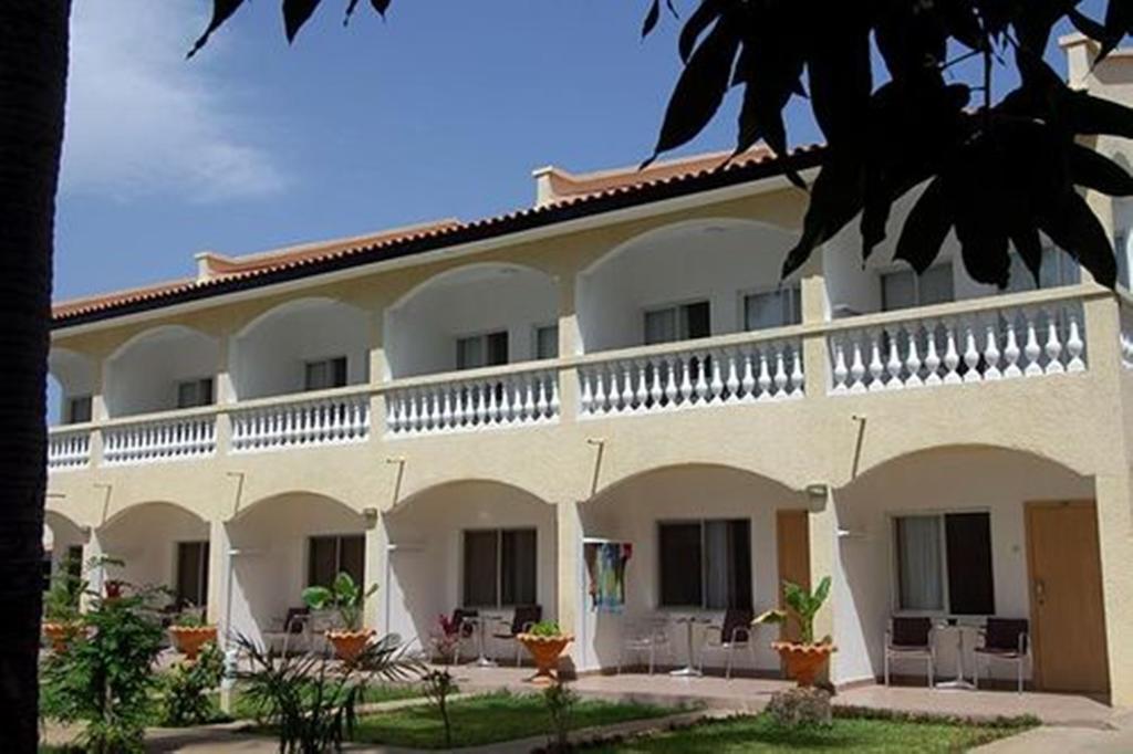 Cape Point Hotel Bakau Exterior foto