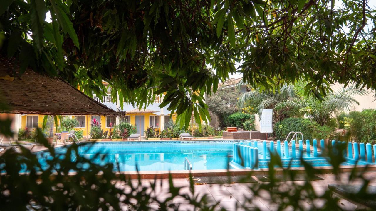 Cape Point Hotel Bakau Exterior foto