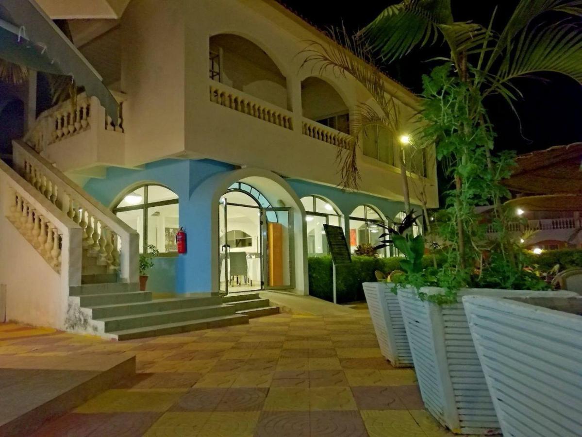 Cape Point Hotel Bakau Exterior foto