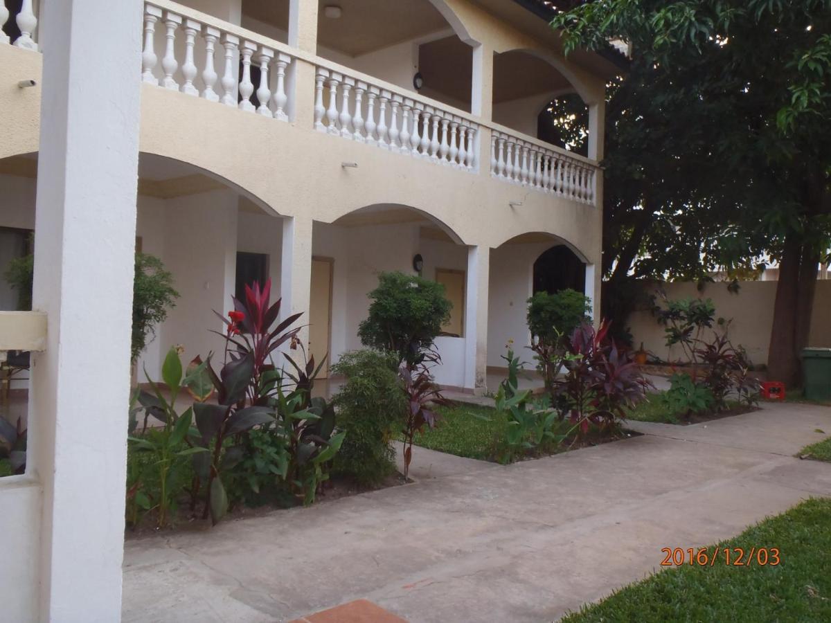 Cape Point Hotel Bakau Exterior foto