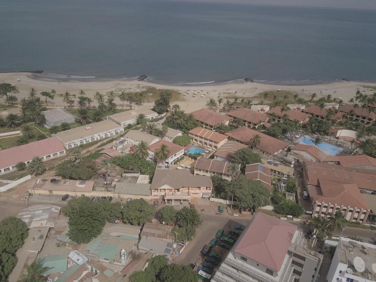 Cape Point Hotel Bakau Exterior foto