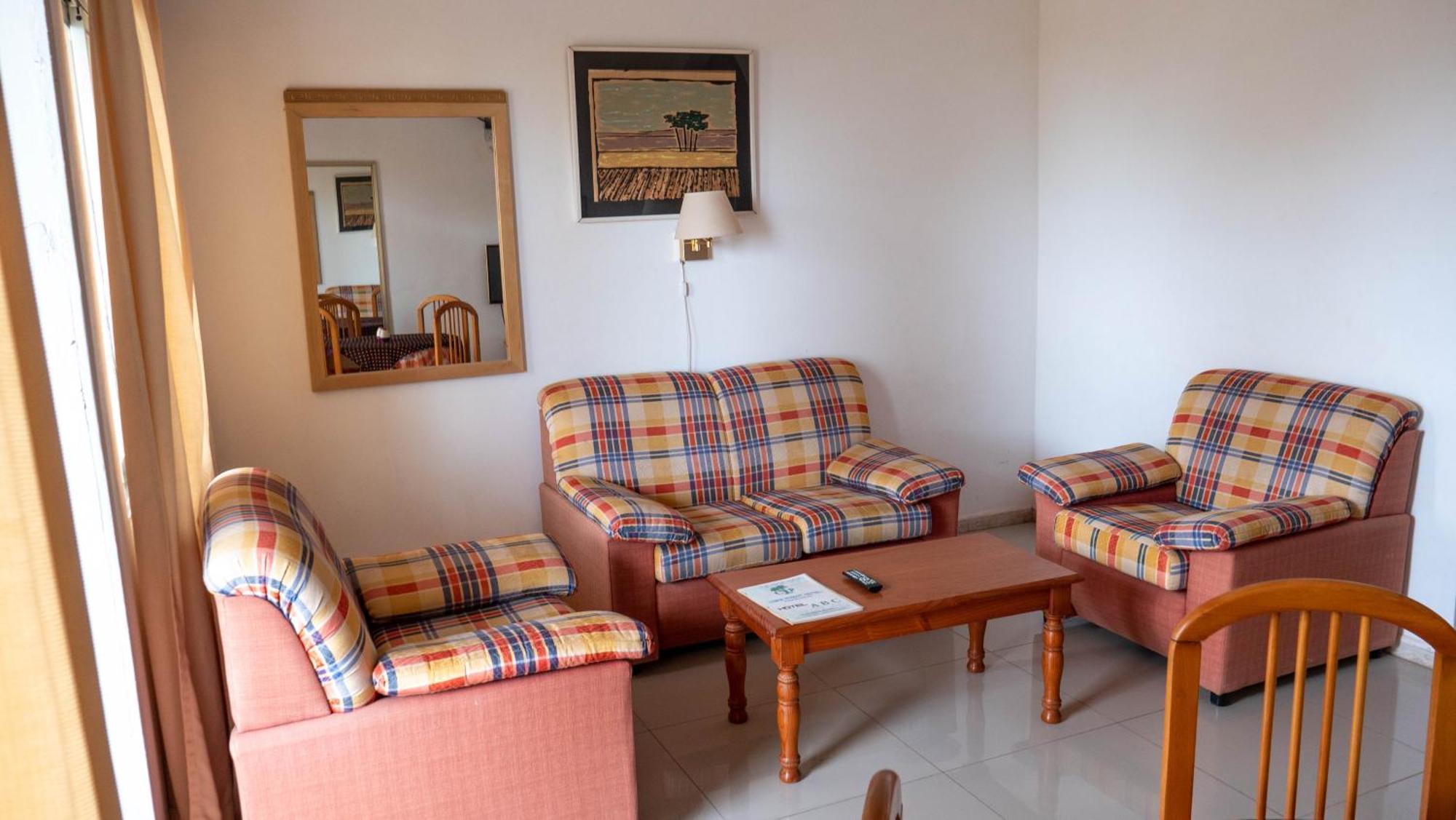Cape Point Hotel Bakau Exterior foto