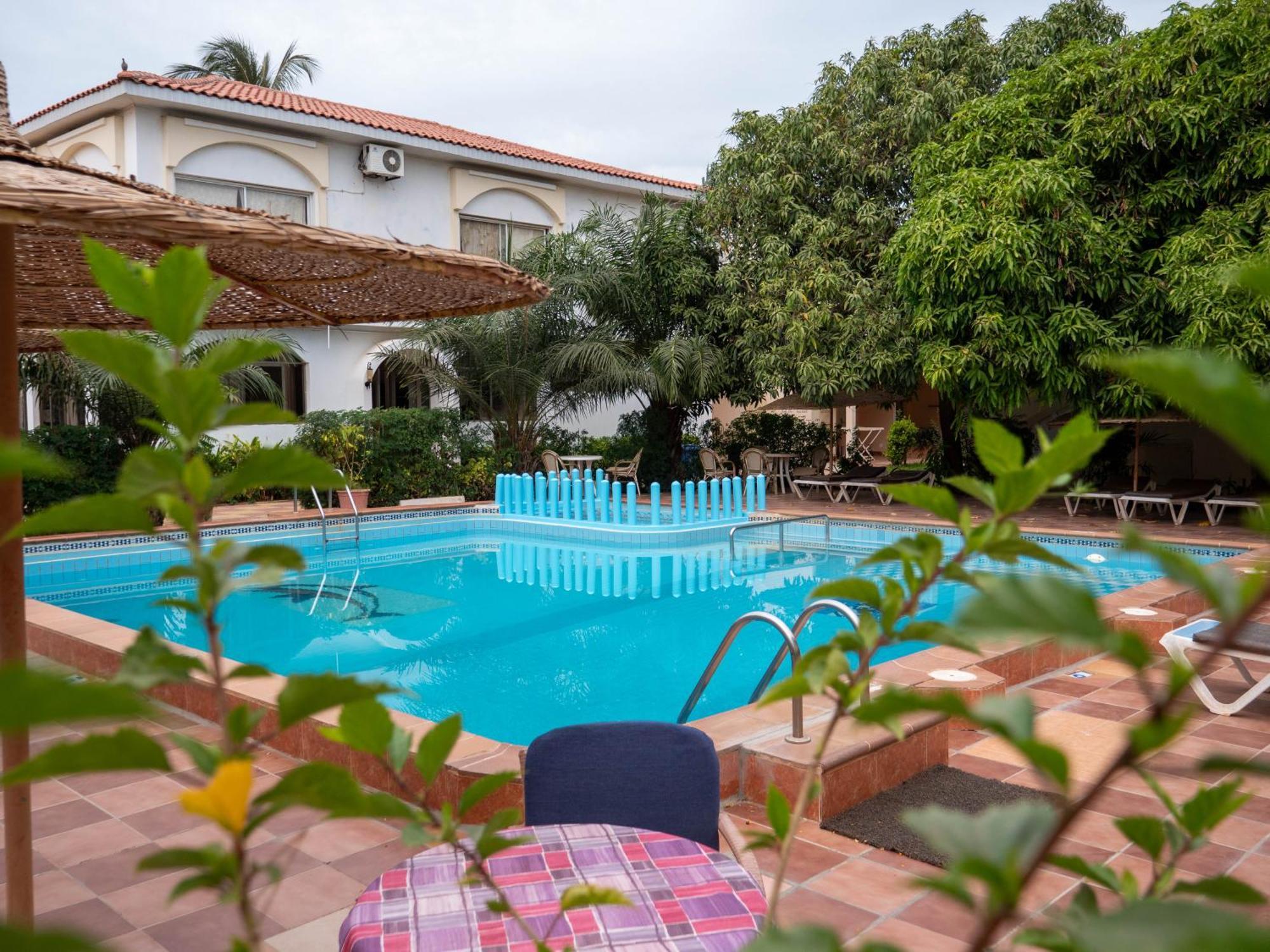 Cape Point Hotel Bakau Exterior foto