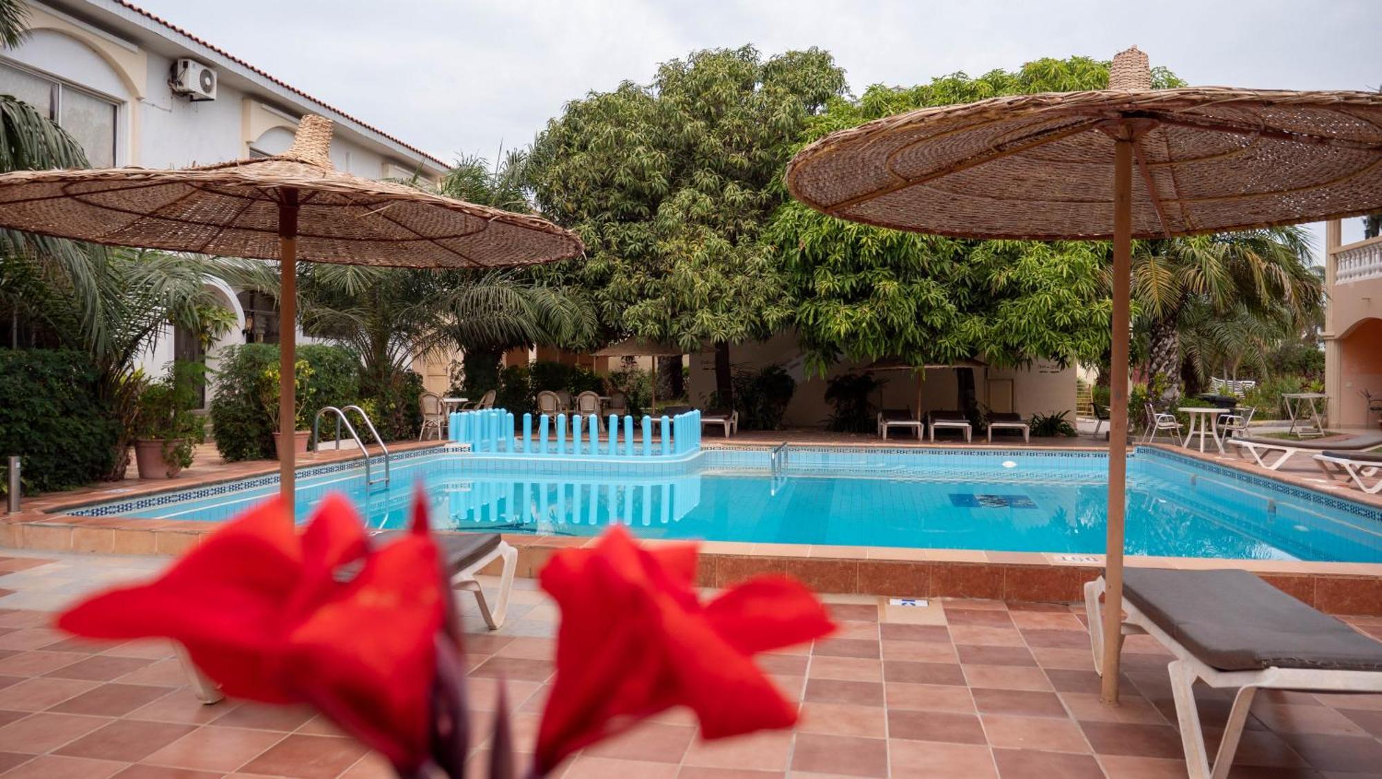 Cape Point Hotel Bakau Exterior foto